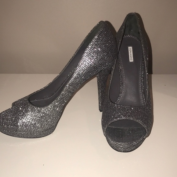 Never worn Vera Wang glitter heels - Picture 2 of 3